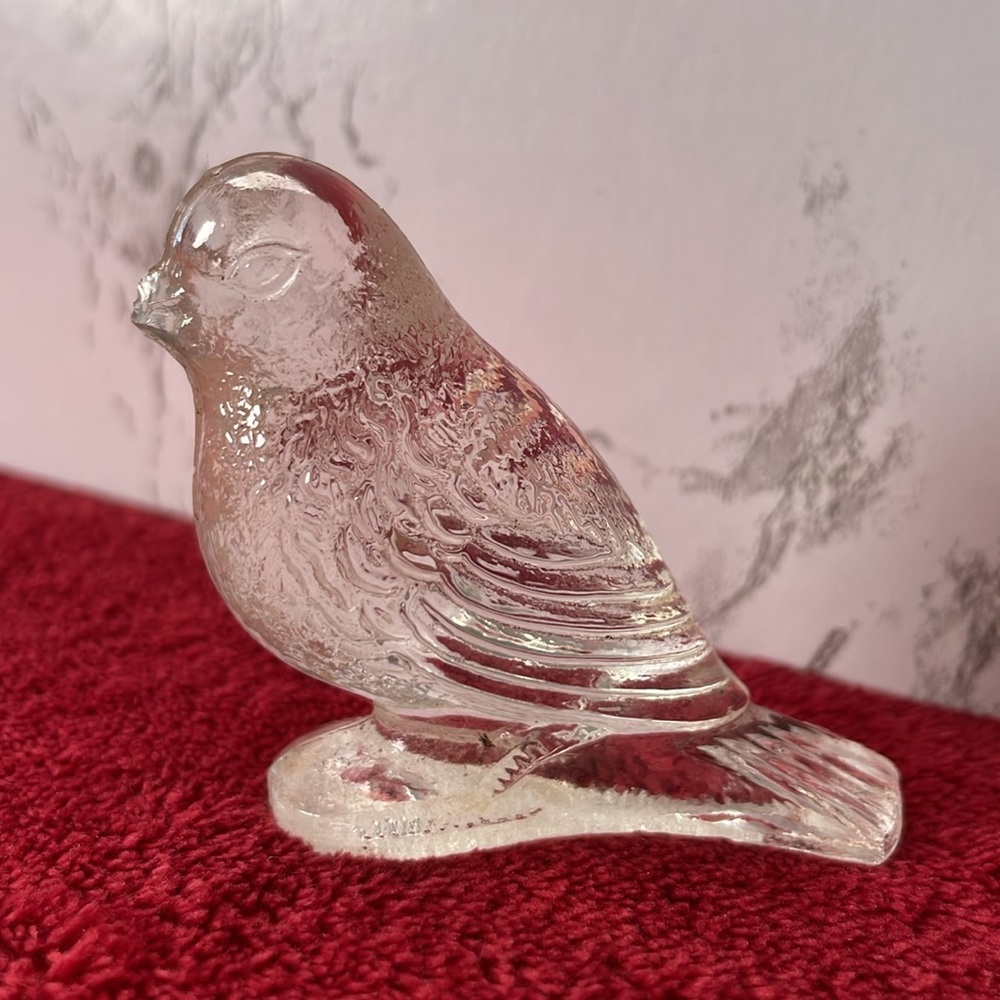 Vintage Miniature L.E. Smith Pressed Glass Bird Sparrow Figurine